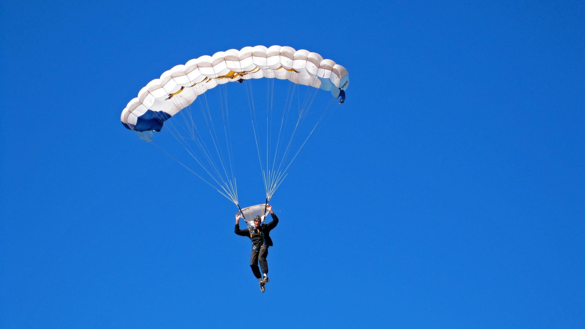 马赛队临近比赛,备战工作有条不紊,马赛队队徽